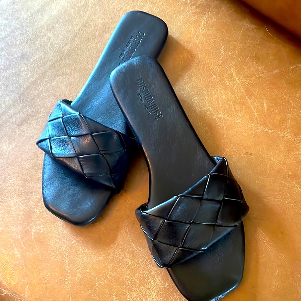 Cushionaire sandals